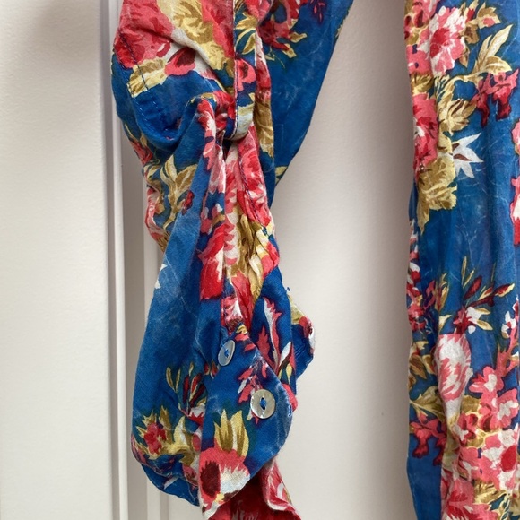 MNG Basics size 8 floral print blue and red blouse3/4 sleeve - Picture 8 of 16